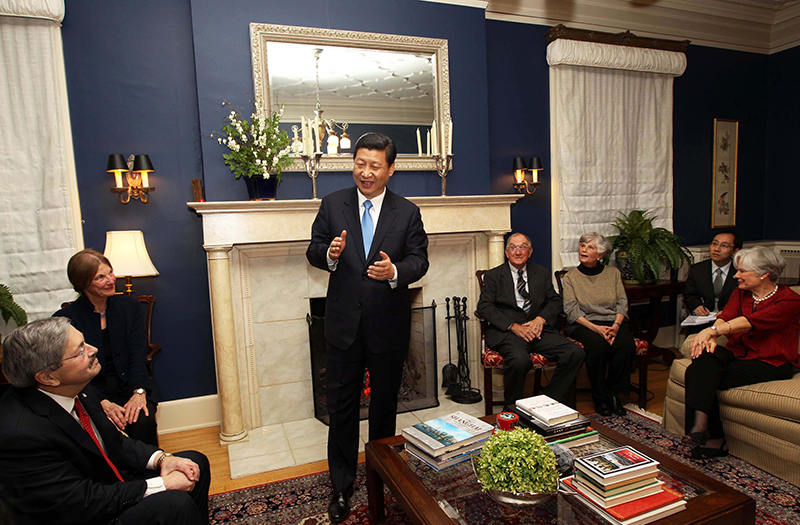 習(xí)近平2012年訪美時與老朋友敘舊場景。