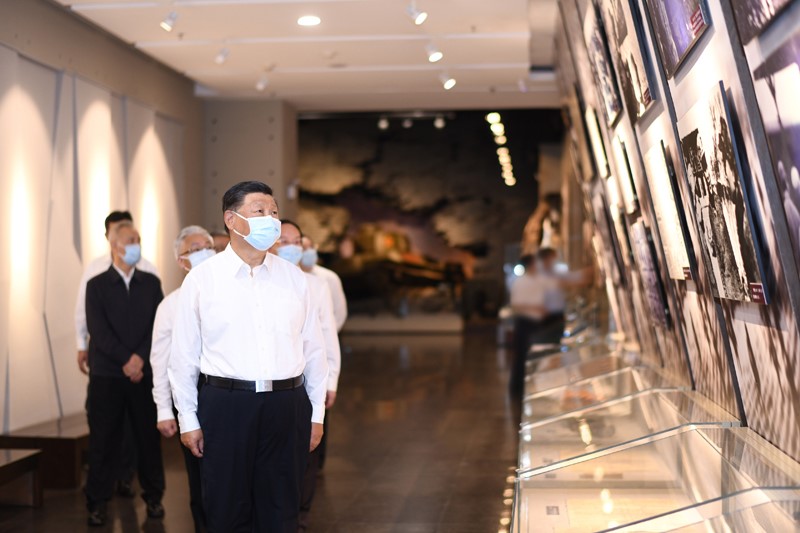 2022年8月16日至17日，中共中央總書記、國家主席、中央軍委主席習(xí)近平在遼寧考察。這是16日下午，習(xí)近平在錦州市考察遼沈戰(zhàn)役紀(jì)念館。 新華社記者 燕雁 攝