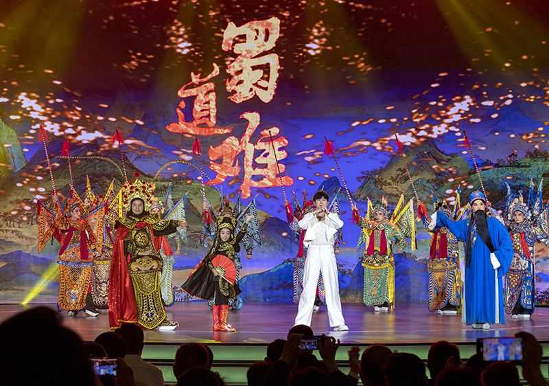 2023年10月13日，成都，“把青春華章寫在祖國大地上”大思政課網(wǎng)絡(luò)主題宣傳和互動引導(dǎo)活動在四川大學(xué)舉行。