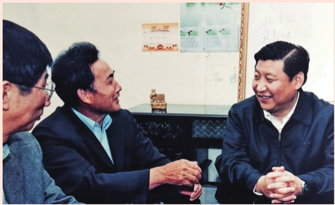 2003年4月24日，時任浙江省委書記習近平在浙江下姜村調(diào)研。